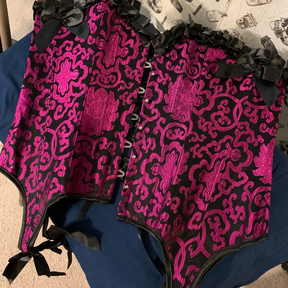 2x Pink and black brand new metallic corset w/ matching Gstring and plaid int